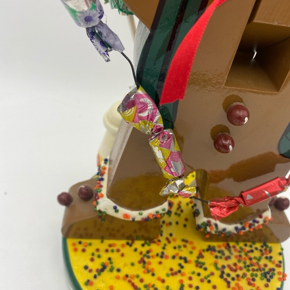 Nanette Hilton Christmas Gingerbread Man Nutcracker 11.25" sprinkles & Lollipops - Picture 4 of 16